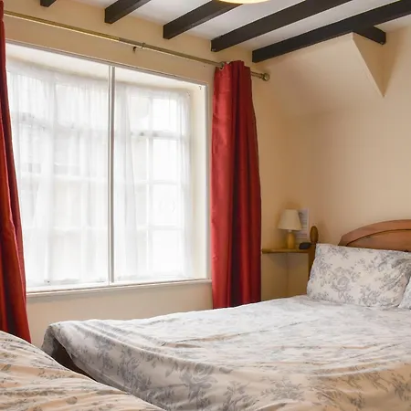 Awd Tut's ويتبي